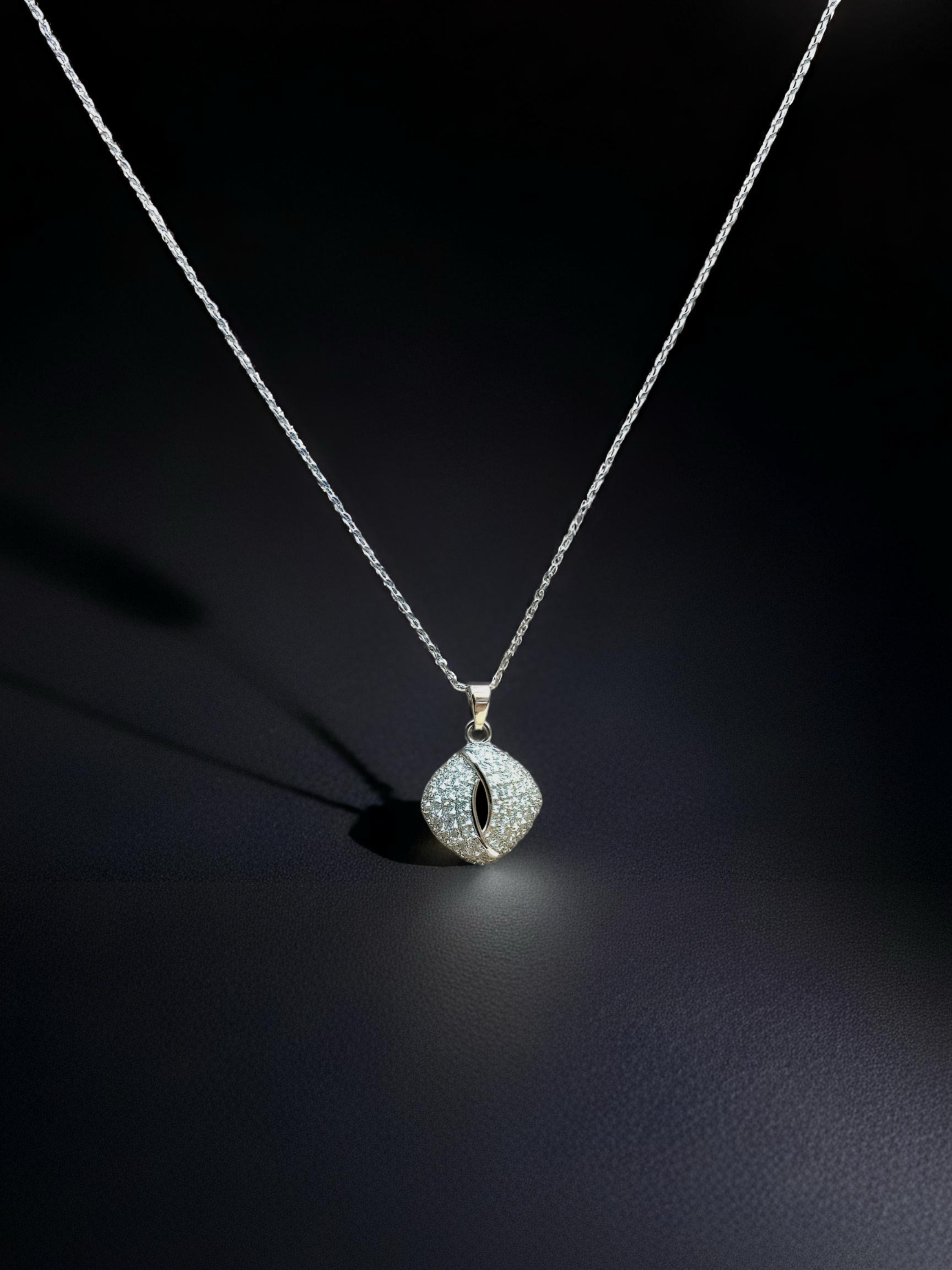Noir Halo Diamond Pendant chain