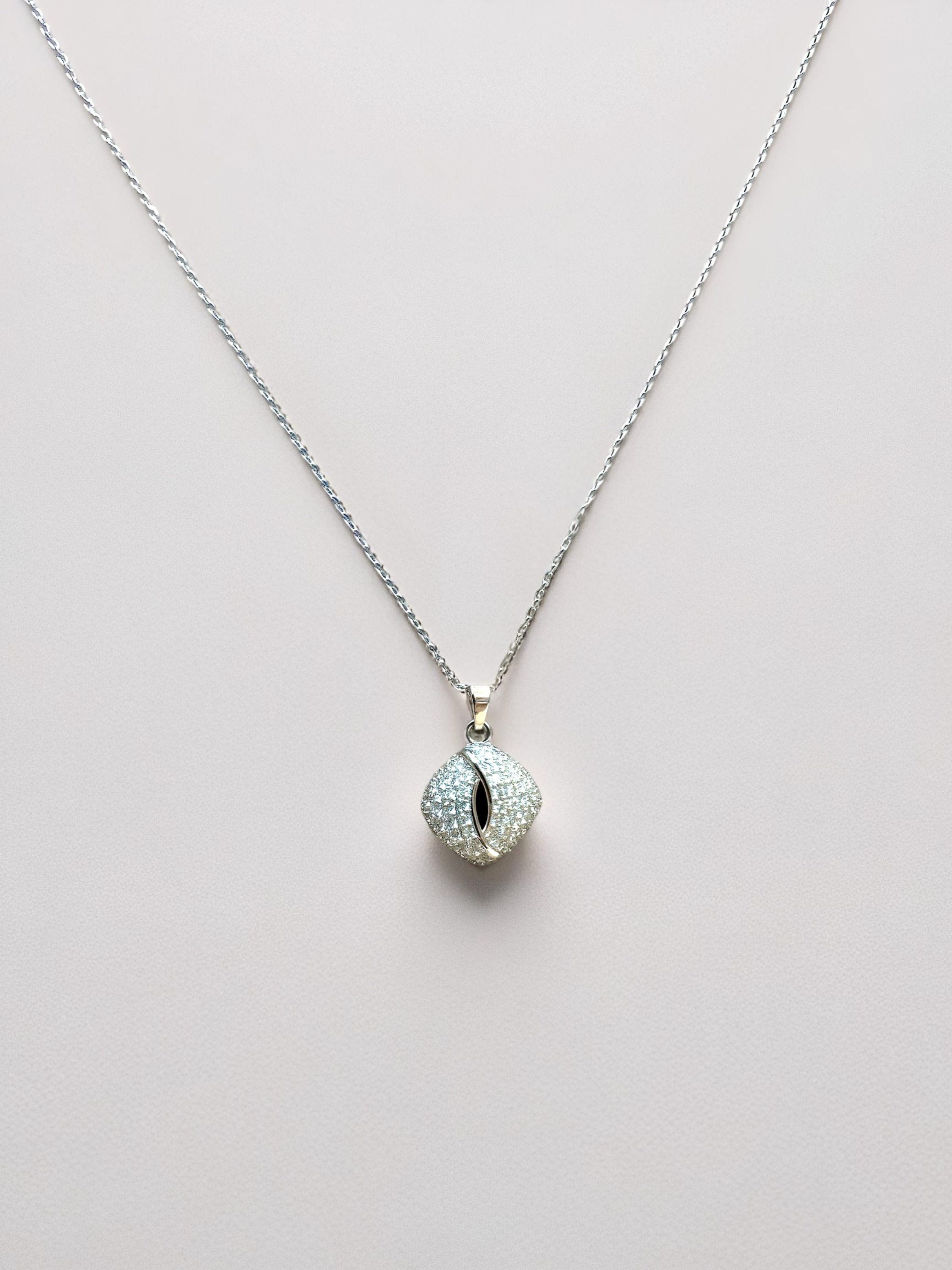 Noir Halo Diamond Pendant chain