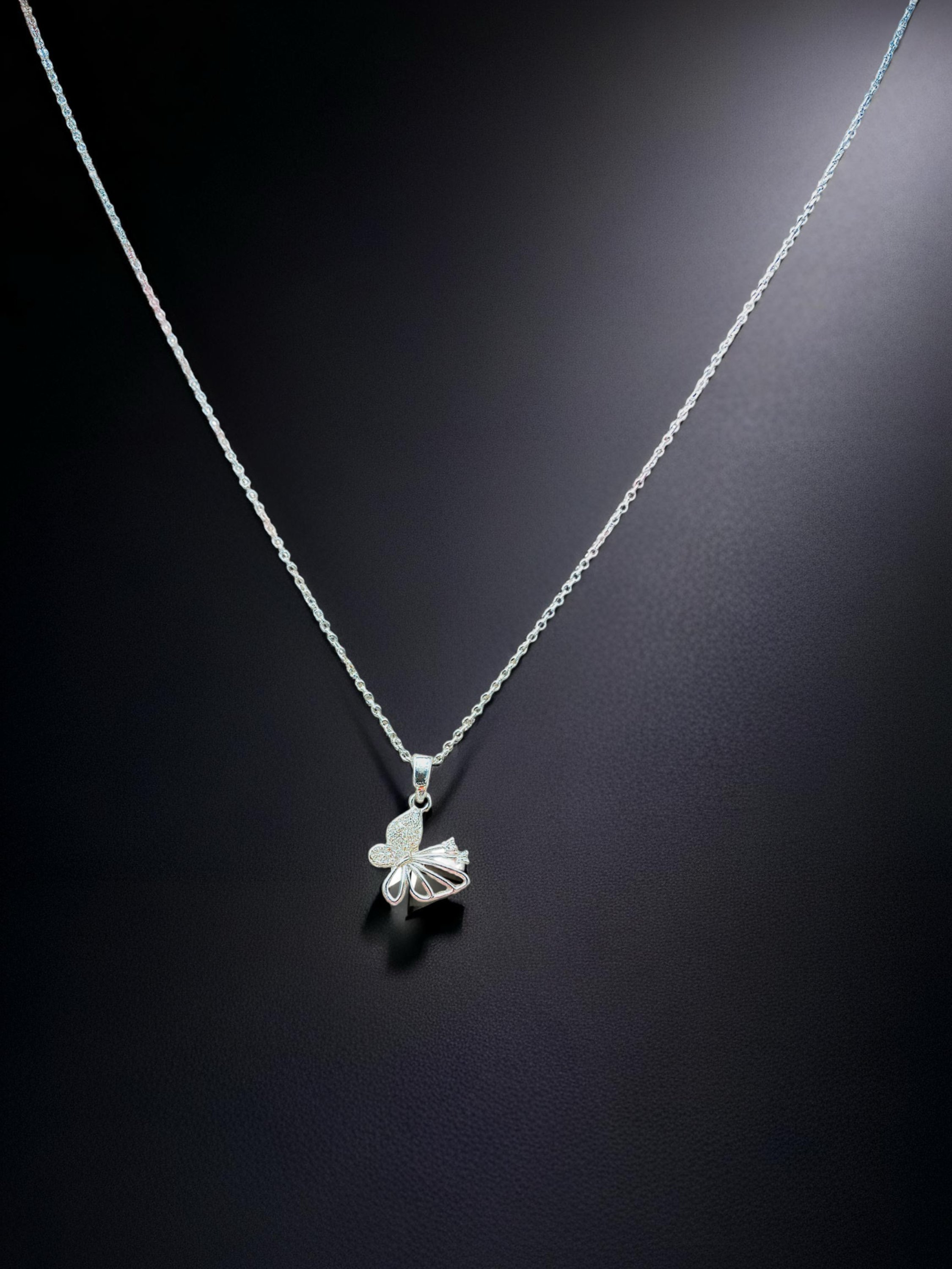 Luna Papillon chain