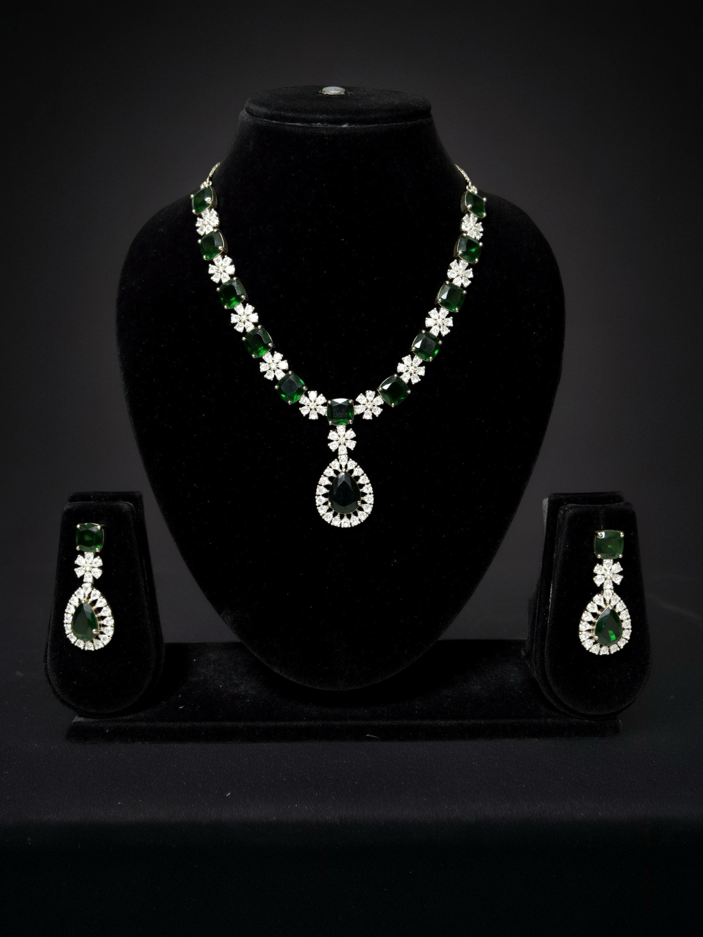 Emerald Bloom AD Necklace Set
