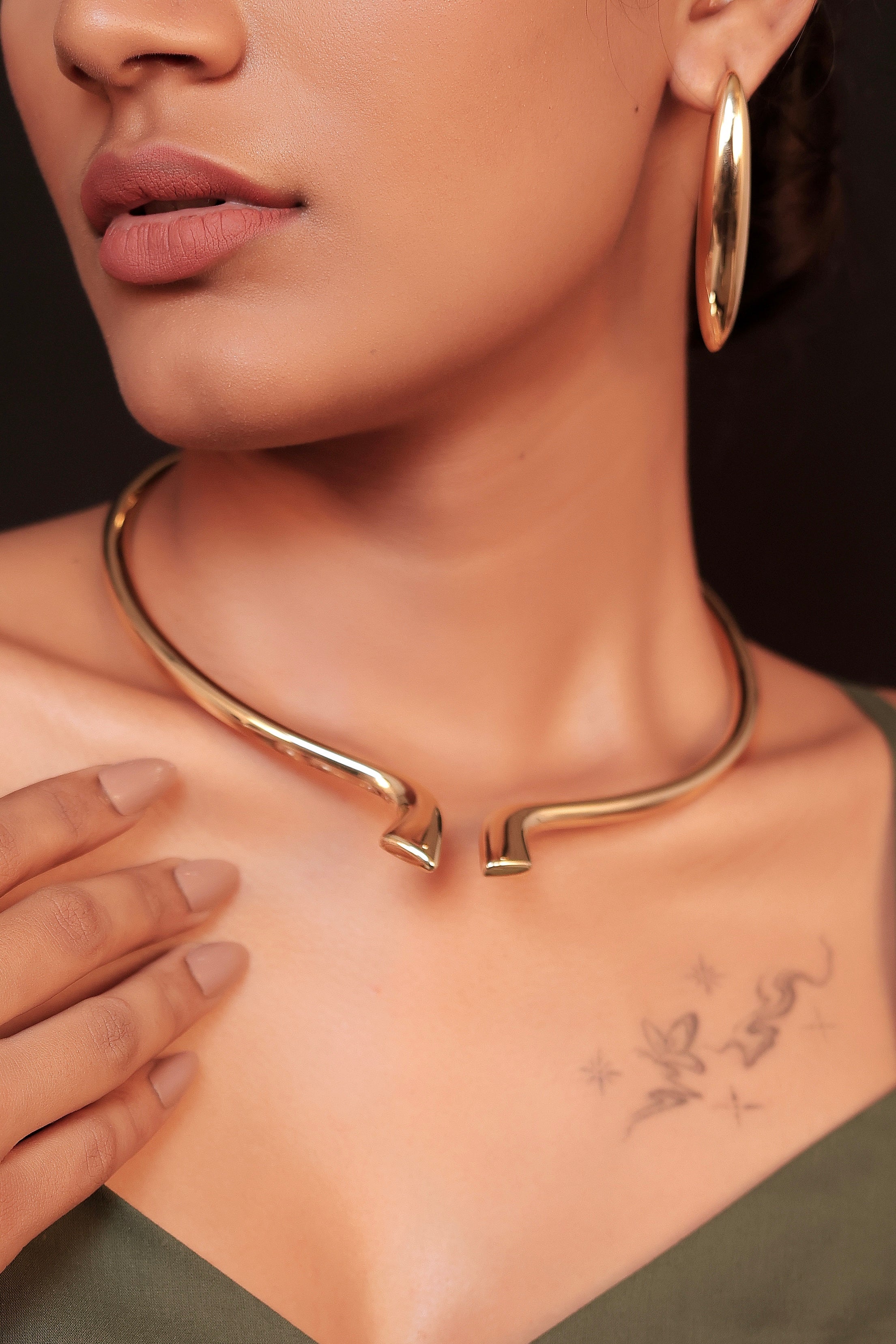 18K Gold Plated Sculpted Collar Necklace