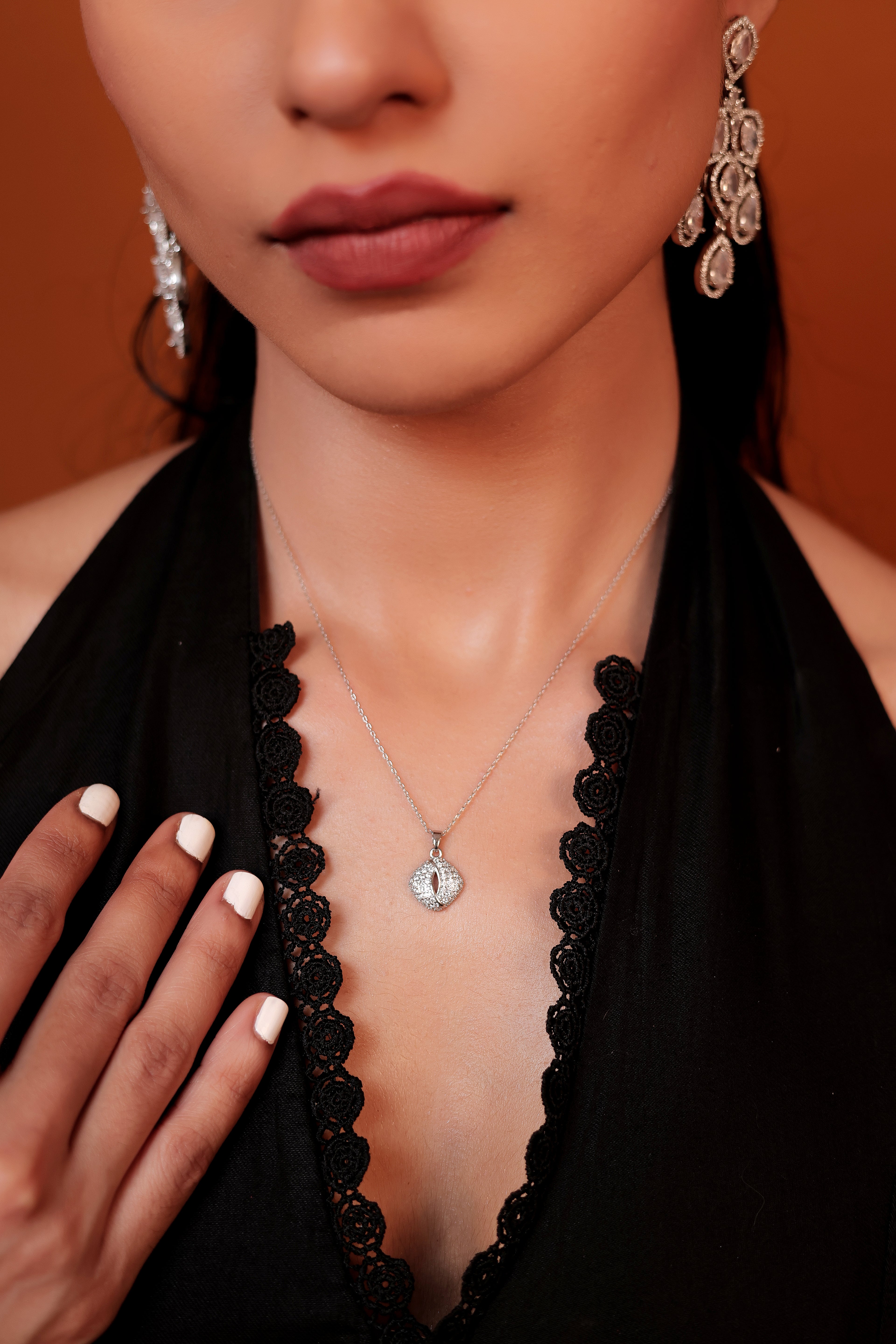 Noir Halo Diamond Pendant chain