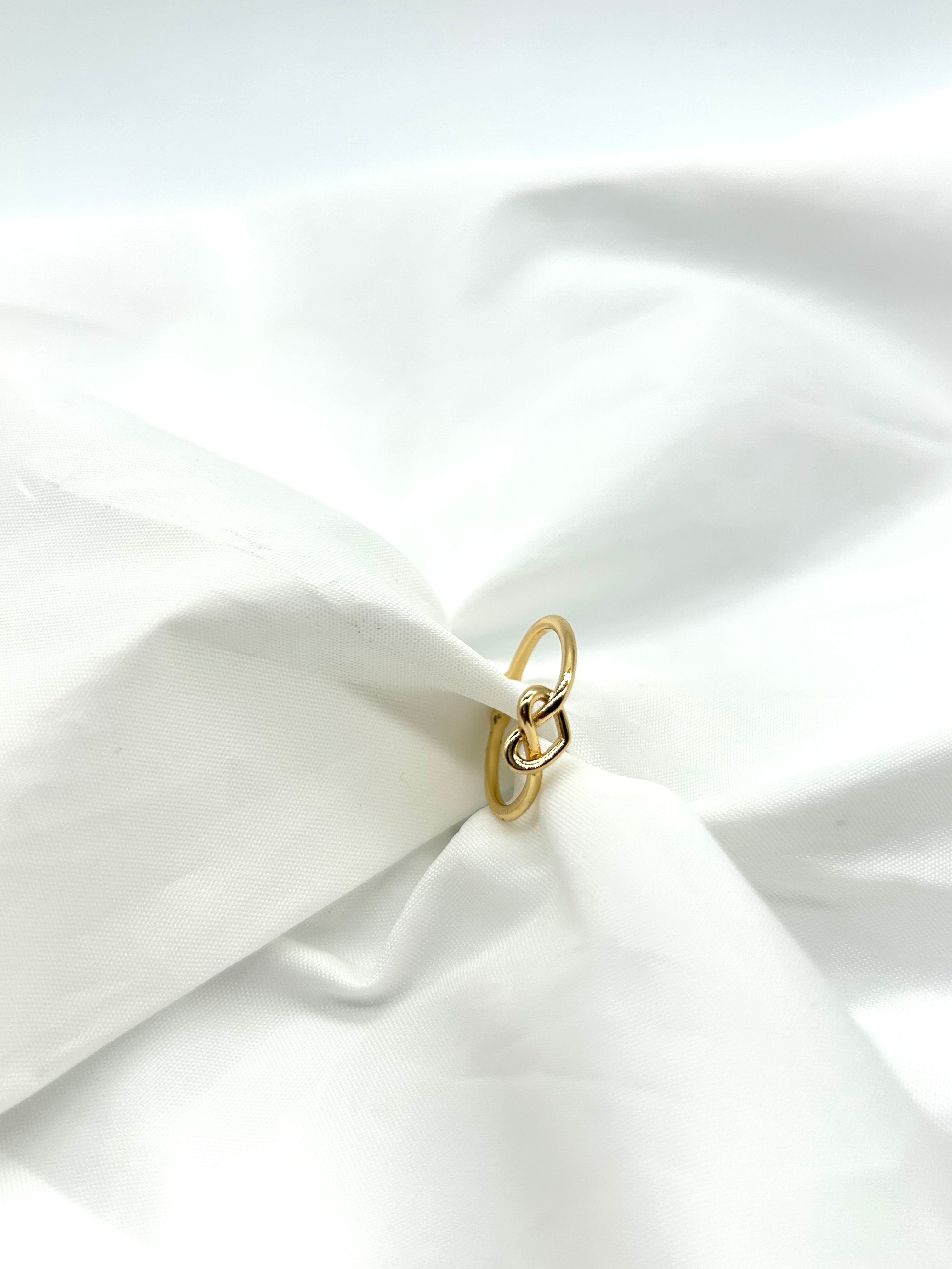 Gold Interlocking Napkin Ring