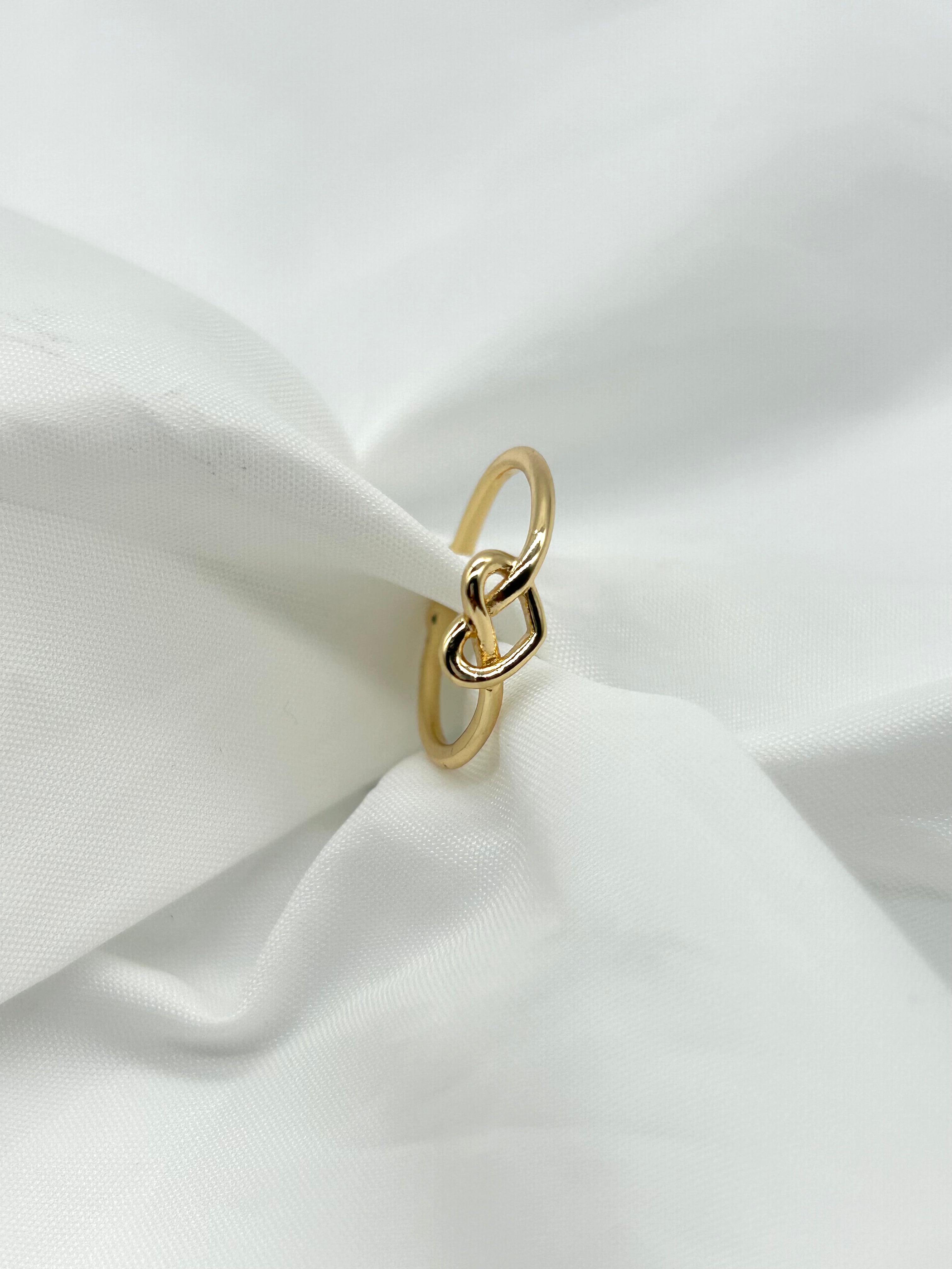 Gold Interlocking Napkin Ring