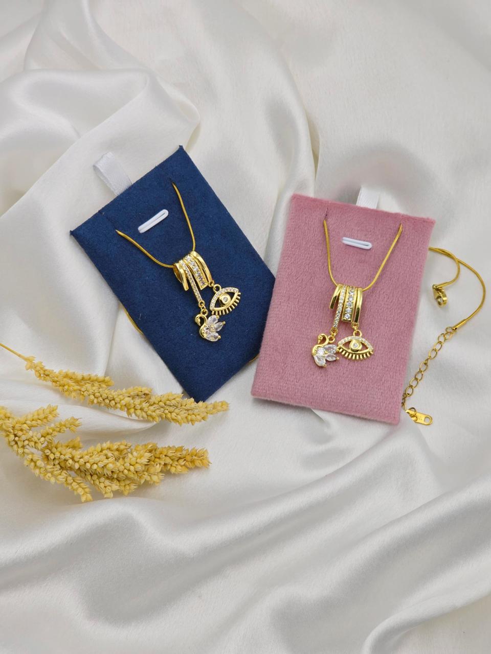 Opera Eye Chain Necklace