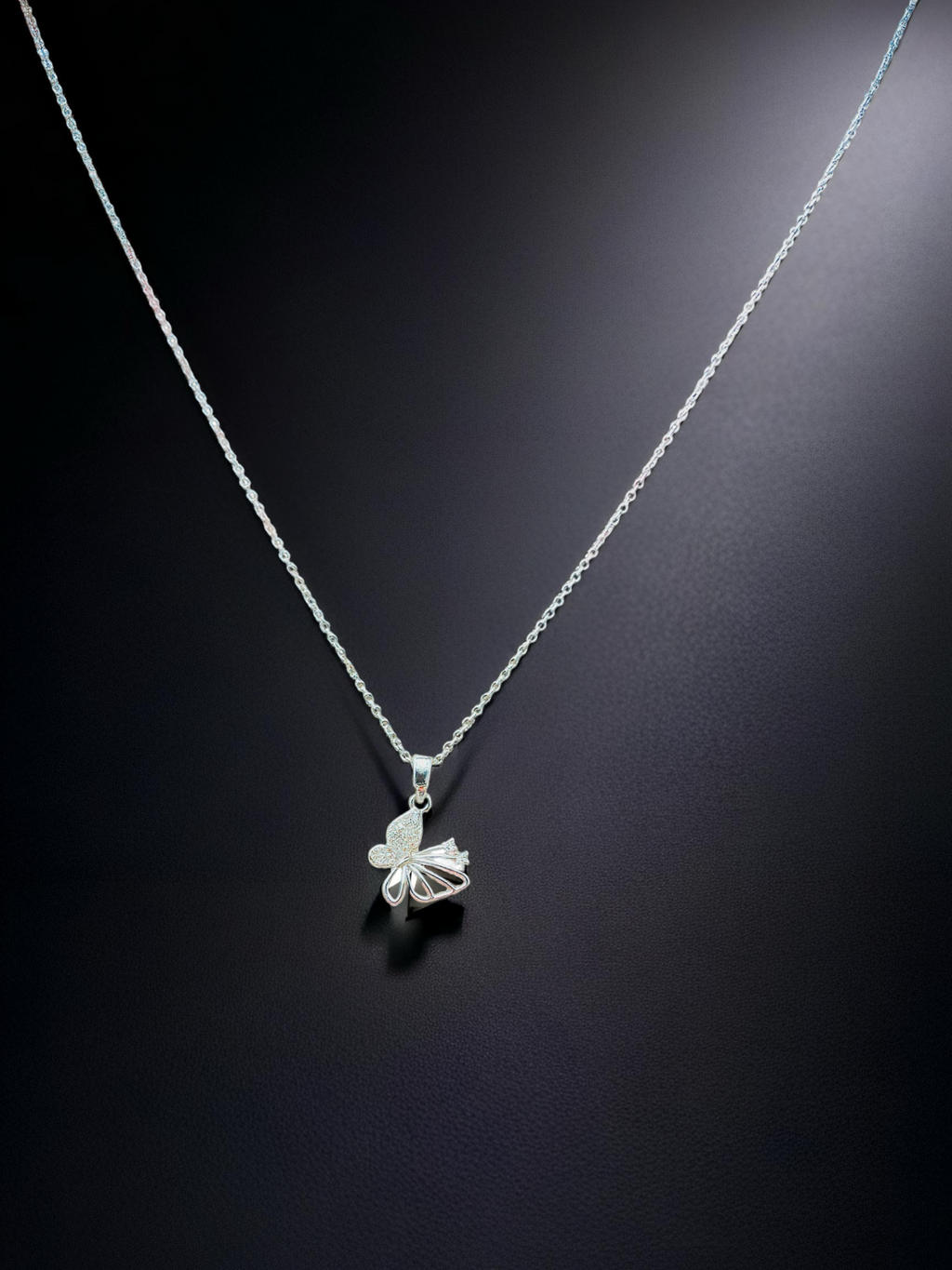 Luna Papillon chain